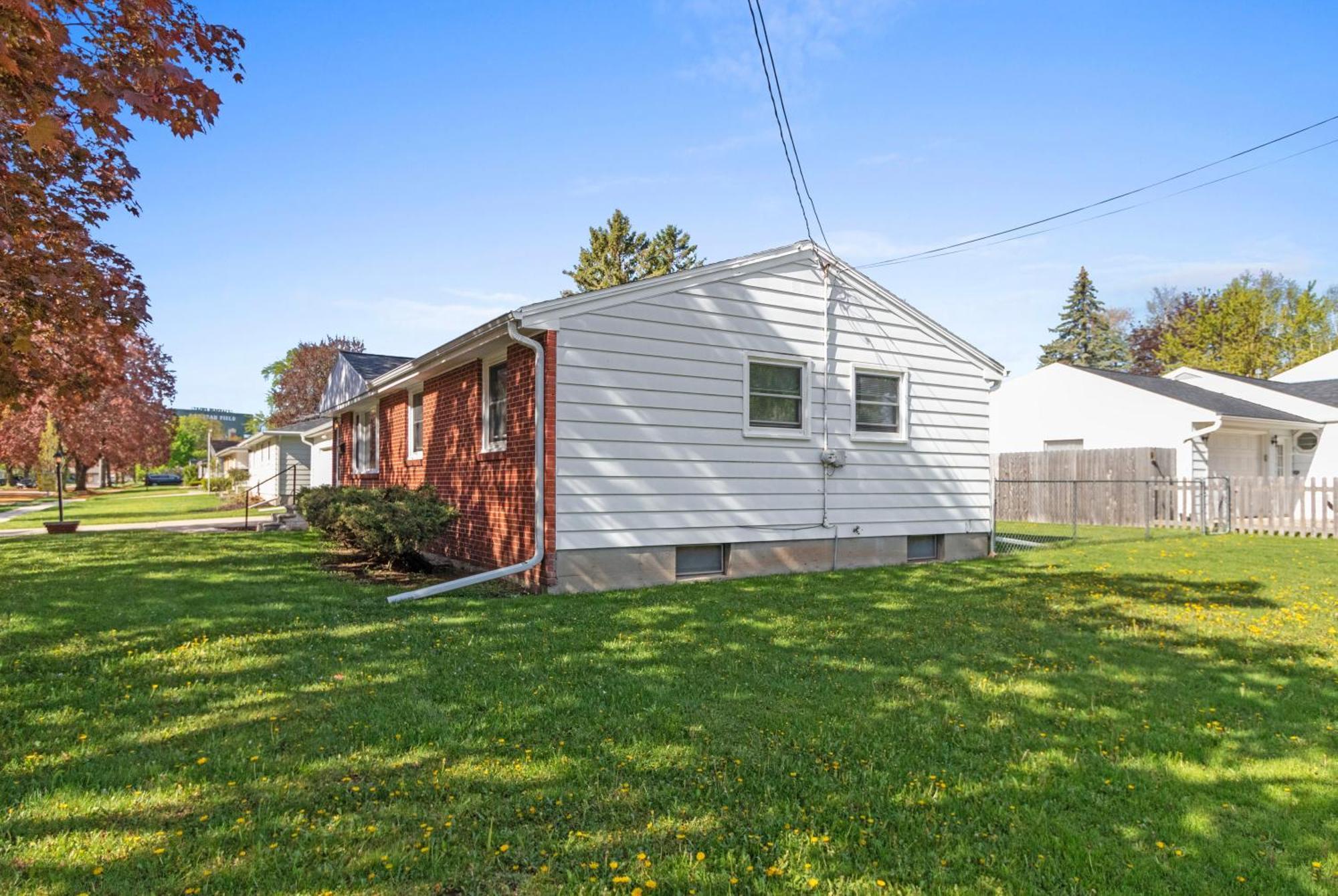 The Lemon House Apartment Green Bay Exterior photo
